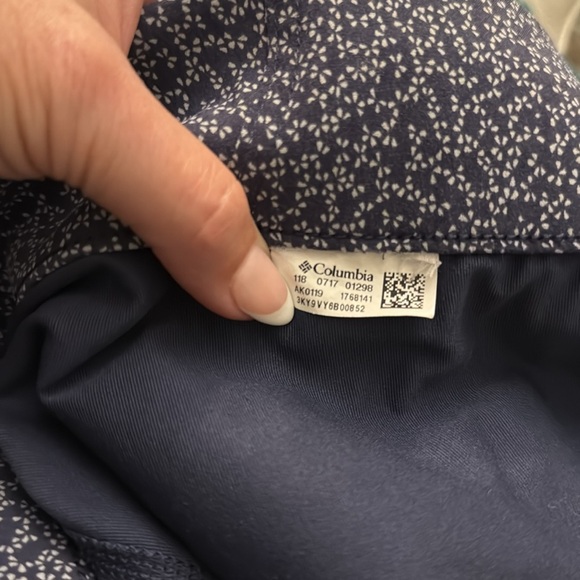 Columbia Ladies Pull on Skort with 2 Pockets in front attached blue shorts. EUC - Picture 3 of 7